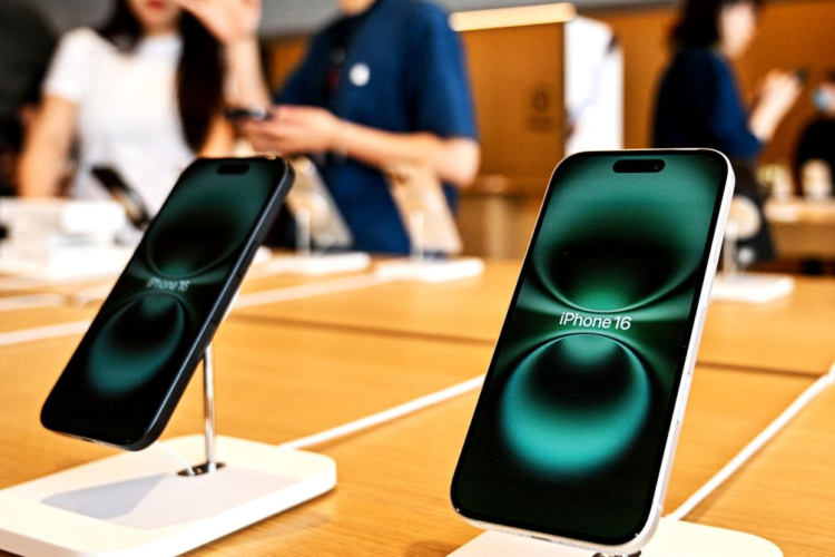 US Tariffs Could Make Smartphones Dumber
